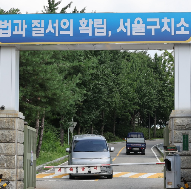 Yoon resists second arrest attempt in investigation tied to wife