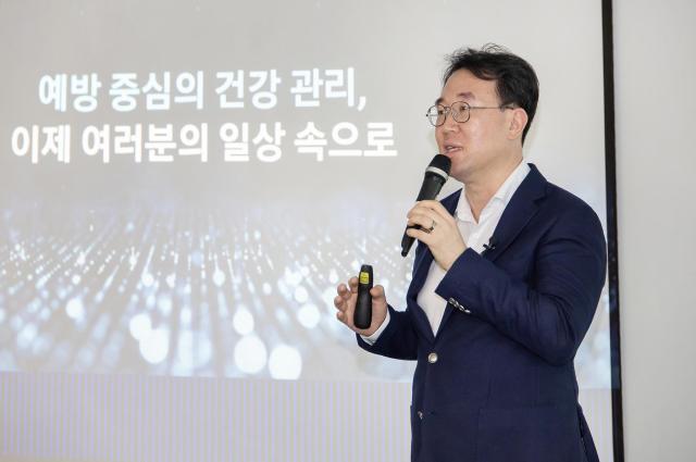 7일 서울 중구 삼성전자 기자실에서 최종민 삼성전자 MX사업부 상무가 갤럭시 워치8 시리즈의 센서에 대해 미디어 브리핑을 진행하고 있다 사진삼성전자