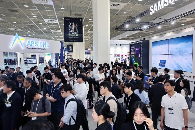 7일 서울 강남구 코엑스에서 개막한 ‘K-디스플레이 2025’ 전시회 현장 모습 사진디스플레이협회