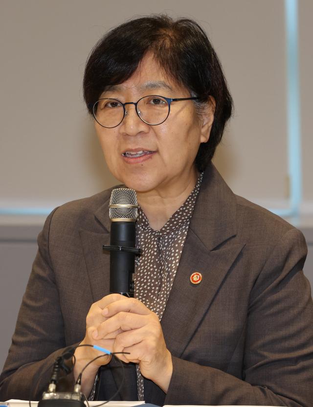 정은경 보건복지부 장관이 7일 서울 강남구 삼성생명 일원역빌딩에서 열린 환자·소비자단체 현장 간담회에서 인사말을 하고 있다 202587 사진연합뉴스
  