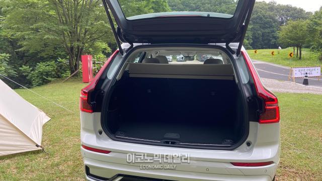 볼보 XC60 후면사진김지영 기자