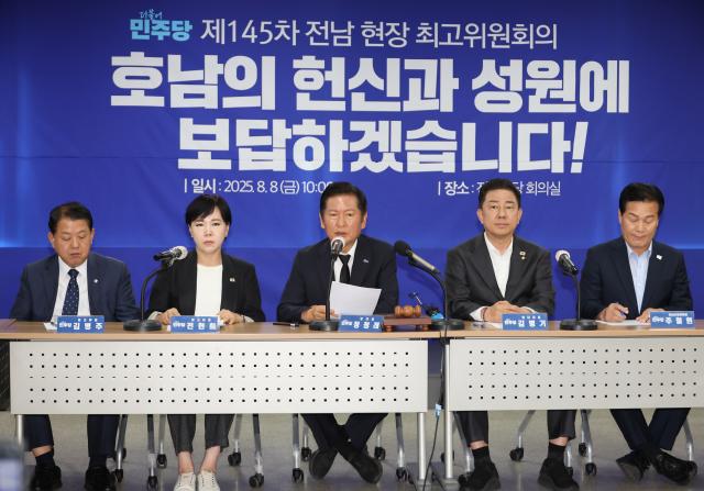 정청래 더불어민주당 대표가 8일 전남 무안군 전남도당에서 취임 후 처음으로 열린 현장 최고위원회의에서 발언하고 있다 사진연합뉴스