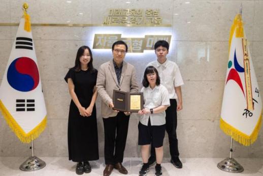 임태희 교육감, 홍보대사에 이정표이자 등댓불 되어 달라