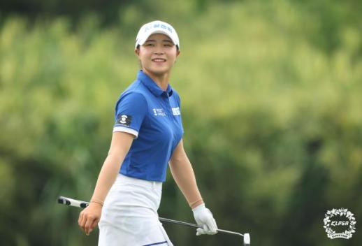 제주 출신 고지원, 제주삼다수 마스터스 3R 단독 선두…생애 첫 우승 도전