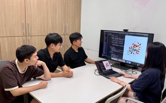 KAIST develops AI that designs optimal cancer-targeting drugs without prior molecular data