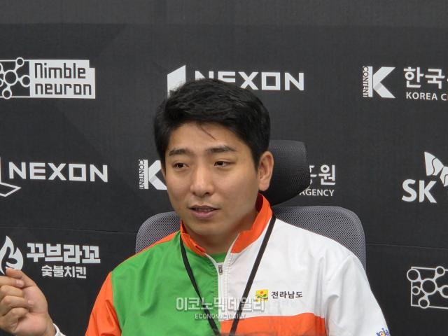 유창호선수는 10일 인터뷰에서 “이번에도 3등이 될까 우려했는데 좋은 성적을 내서 기쁘다”고 소감을 밝혔다사진선재관 기자