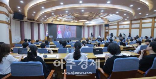 [포토] 영상축사 하는 박형준 부산시장
