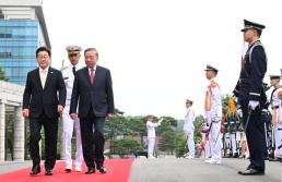 李在明为越共总书记举行欢迎仪式