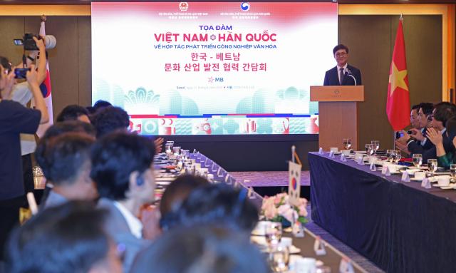 최휘영 문화체육관광부 장관이 11일 서울 중구 롯데호텔에서 열린 한-베트남 문화 산업 발전 협력 간담회에서 축사를 하고 있다사진문체부