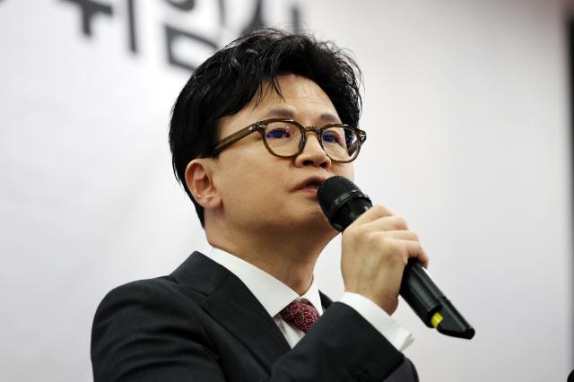 11일 광주 서구 홀리데이인 광주호텔에서 열린 김화진 국민의힘 전남도당 위원장 취임식에서 한동훈 전 대표가 축사하고 있다 사진연합뉴스