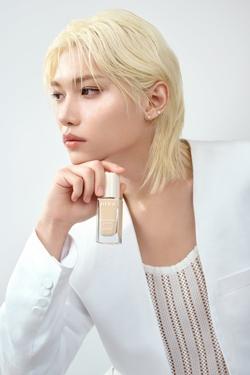 아모레퍼시픽 헤라 글로벌 앰배서더로 발탁된 스트레이키즈 멤버 필릭스 사진아모레퍼시픽