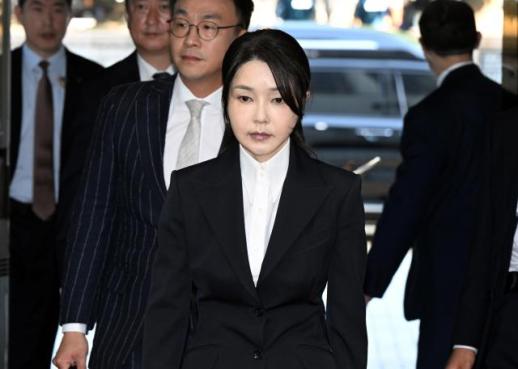金建希接受法院逮捕审查 或成韩国首例前总统夫妇同囚
