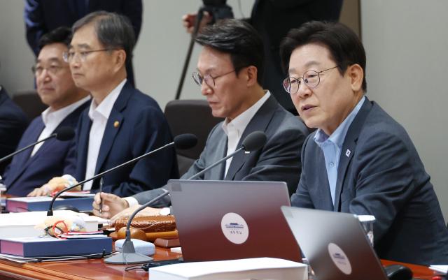 이재명 대통령이 12일 서울 용산 대통령실에서 열린 국무회의에서 발언하고 있다 사진연합뉴스