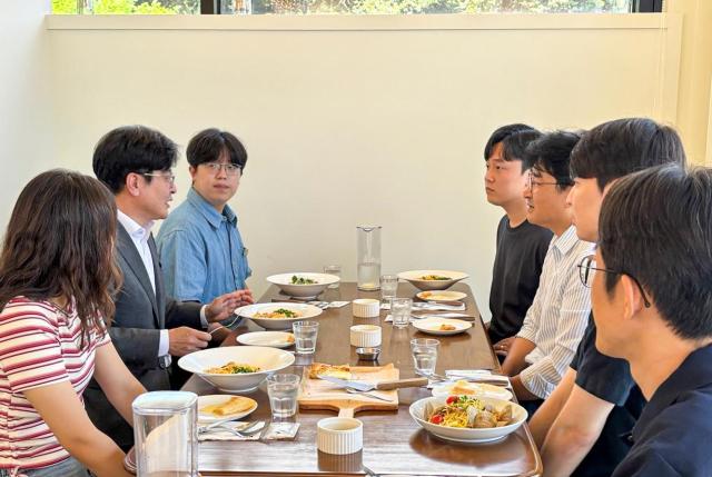 김병수 김포시장이 직원들과 ‘소통으로 통하는 통통데이’를 통해 격의 없는 소통 시간을 가졌다 사진김포시