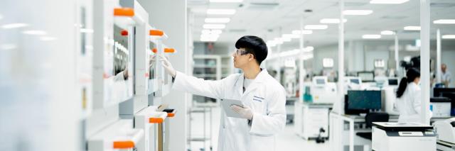 Samsung Biologics researchers at work Courtesy of Samsung Biologics