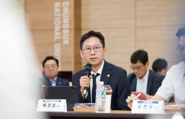 배경훈 과학기술정보통신부 장관이 지난 7일 충북대학교에서 기초연구진흥 개선방안을 논의하고 있다사진과기정통부
