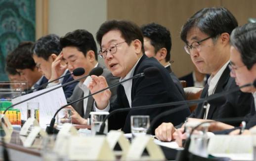李 국가 재정, 봄씨앗 역할…가을 수확 가능하면 빌려서 뿌려야