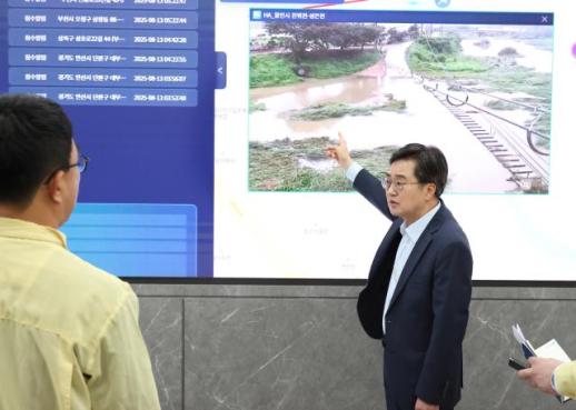 김동연, 재난안전대책본부 찾아 호우 대처상황 확인
