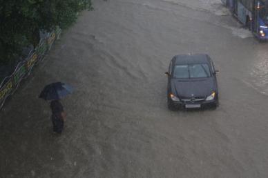 韩国首都圈遭遇暴雨