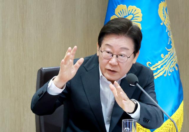 이재명 대통령이 지난달 29일 서울 용산 대통령실 청사에서 열린 국무회의에서 중대재해 근절대책 토론을 하고 있다 사진연합뉴스