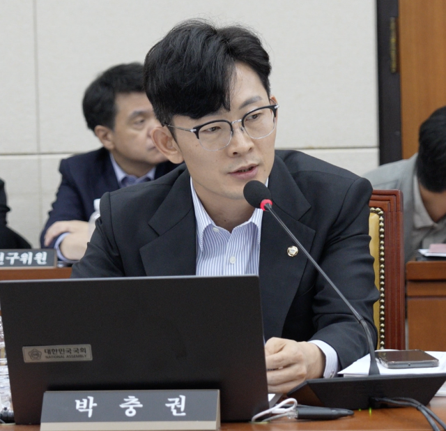 박충권 국민의힘 의원이 의정활동 하는 모습 사진박충권 국민의힘 의원실 제공