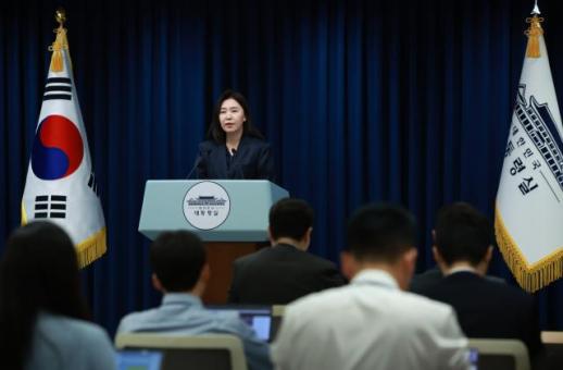 李, 차관급 10명 임명..금감원장에 연수원 동기 이찬진