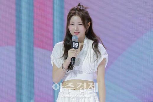 [포토] 데뷔소감 말하는 앳하트 봄