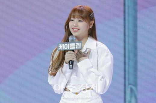 [포토] 데뷔소감 말하는 앳하트 케이틀린