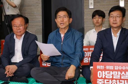김문수, 당사 압수수색에 야당 탄압 술책...무기한 농성할 것