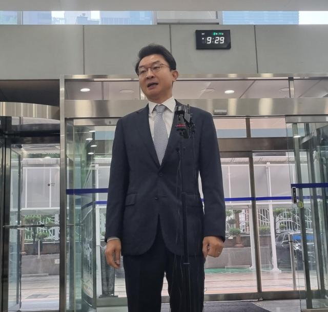 14일 서울 중구 예금보험공사에 마련된 인사청문회 준비 사무실로 출근에 앞서 이억원 금융위원장 후보자가 지명 소감을 밝히고 있다 사진김수지 기자