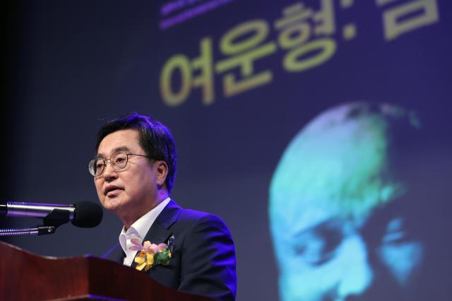 14일 오후 경기도박물관에서 열린 경기도박물관 ‘여운형남북통일의 길’ 전시 개막식에서 김동연 경기도지사가 축사를 하고 있다 사진경기도