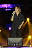 '조정석♥' 거미, 살짝 나온 D라인