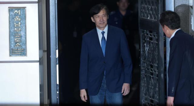 Ex-justice minister Cho Kuk freed in Lees Liberation Day pardon