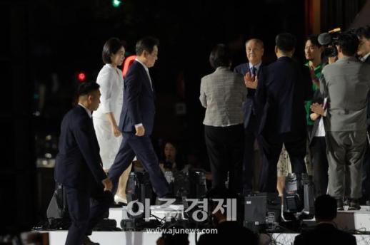 [포토] 국민 임명식 입장하는 이재명 대통령 내외
