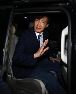 조국, 잇단 SNS로 정치 활동 예열