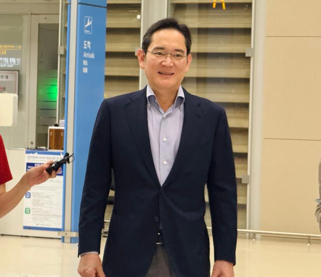 Samsung Electronics Chairman Lee Jae-yong arrives at Incheon International Airport Aug 15 after a two-week business trip to the United States Yonhap