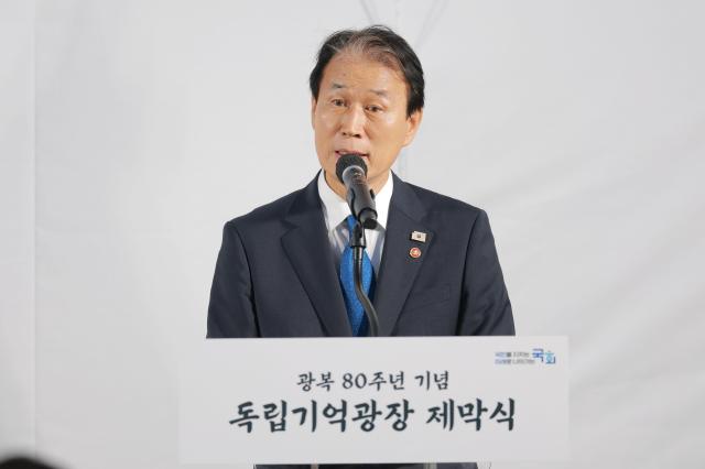 권오을 국가보훈부장관이 14일 오후 서울 여의도 국회도서관 앞에서 열린 독립기억광장 제막식에서 인사말을 하고 있다 20250814사진유대길 기자 dbeorlf123ajunewscom