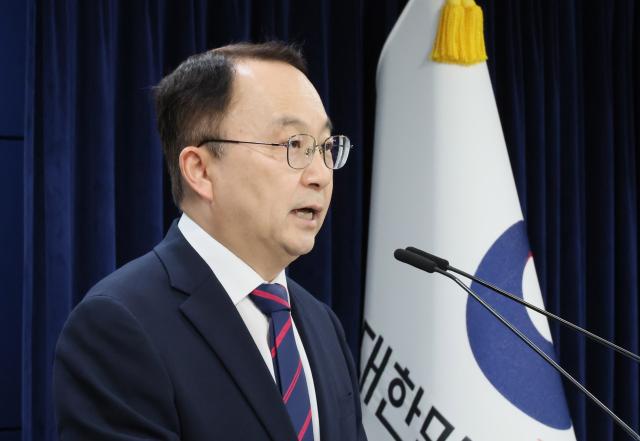 구병삼 통일부 대변인이 18일 서울 종로구 정부서울청사에서 정례브리핑을 하고 있다 사진연합뉴스