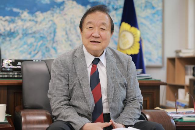 정대철 대한민국 헌정회장이 18일 서울 여의도 국회 헌정회관에서 아주경제와 인터뷰를 하고 있다 사진유대길 기자 dbeorlf123ajunewscom
