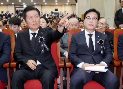 여야, DJ 추모식에서도 냉랭…내란 척결 vs 야당 말살