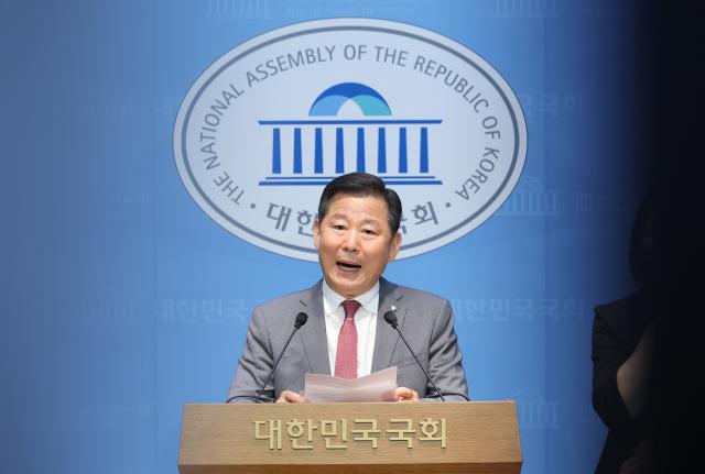 국민의힘 이철규 의원이 22일 서울 여의도 국회 소통관에서 순직해병특검 수사 관련 입장 발표 기자회견을 하고 있다사진연합뉴스
