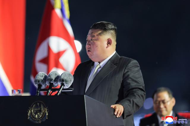조선중앙통신은 지난 15일 김정은 북한 국무위원장이 전날 평양 개선문광장에서 열린 조국해방광복 80주년 경축대회에 참석해 연설을 했다고 보도했다 사진연합뉴스