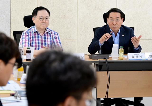 유정복 인천광역시장이 18일 시청 공감회의실에서 열린 2025년 제2회 인천광역시 지속가능발전위원회에서 인사말을 하고 있다 사진인천시