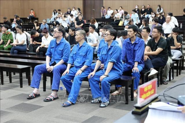 루카스 팰리스 클럽 도박 사건으로 재판으로 넘겨진 피고인들 사진베트남통신사