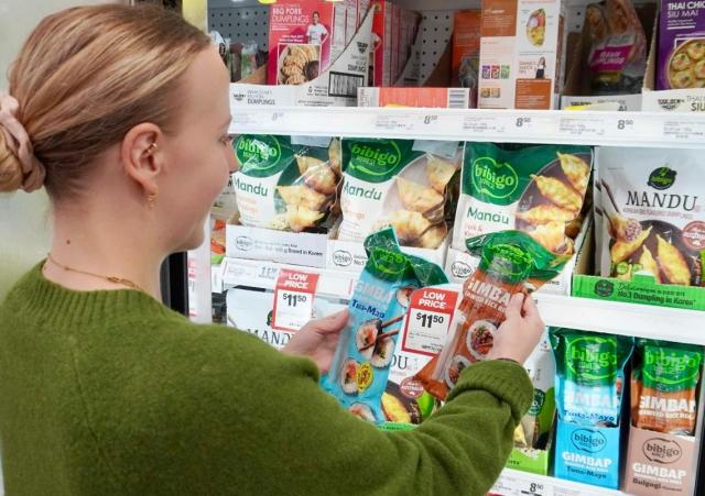 A customer browsing CJ CheilJedangs plant-based meat products in a supermarket in Australia Courtesy of CJ CheilJedang