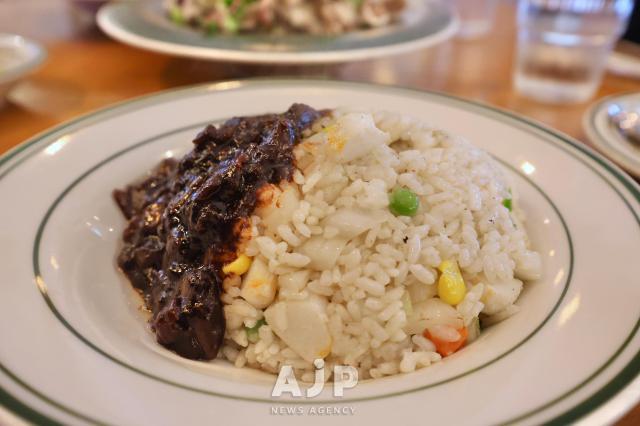 A bowl of plant-based shrimp-fried rice accompanied by jjajang sauce made from soybeans Aug11 2025 AJP Han Jun-gu