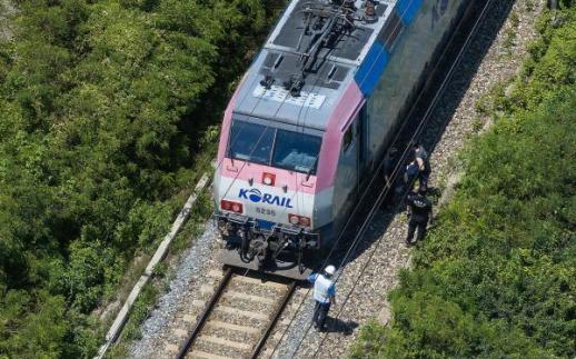 청도 경부선 무궁화호 열차에 작업자 충돌 7명 사상...사고 원인 조사 중