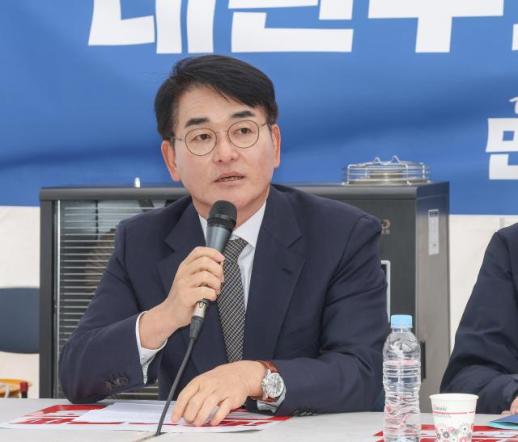 박용진 조국 사면, 李 국정 운영에 짐…지지율 10% 넘게 하락