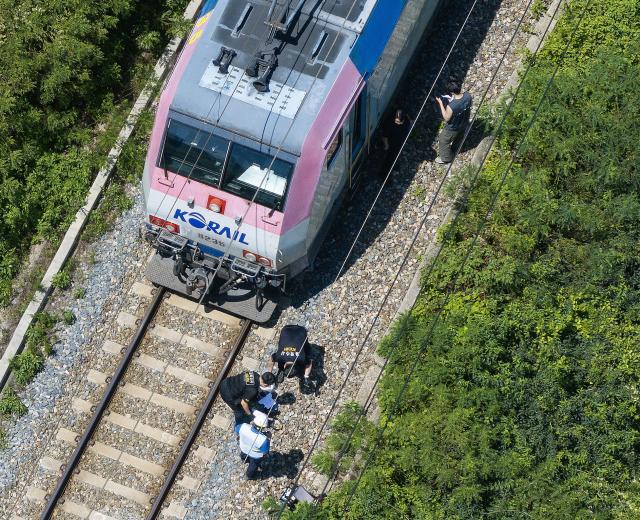 Officials from police fire authorities and Korail inspect a Mugunghwa train involved in an accident near Cheongdo County North Gyeongsang Province on Aug 19 2025 Yonahp