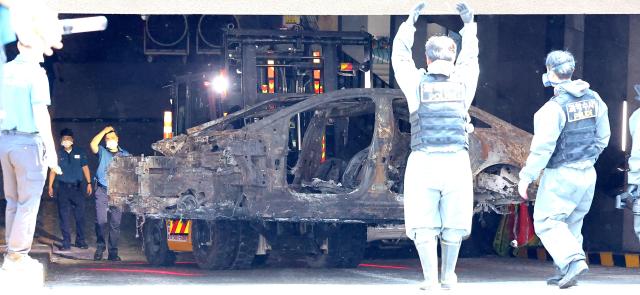 Police investigate a burnt-down Mercedes-Benz electric vehicle in Incheon west of Seoul Aug 5 2024 Yonhap